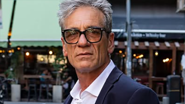 Alon Aboutboul, Bintang Batman The Dark Knight Rises dan Rambo III Meninggal Dunia di Pantai